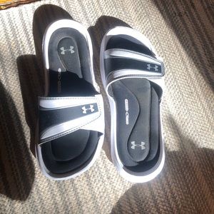 Under armour Slides size 9